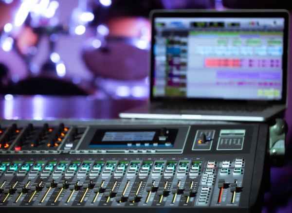 Mixing and Mastering Damon4u – Indian singer-songwriter, producer & instructor. Listen on Spotify & Apple Music or book live shows, music lessons, mixing & mastering.
